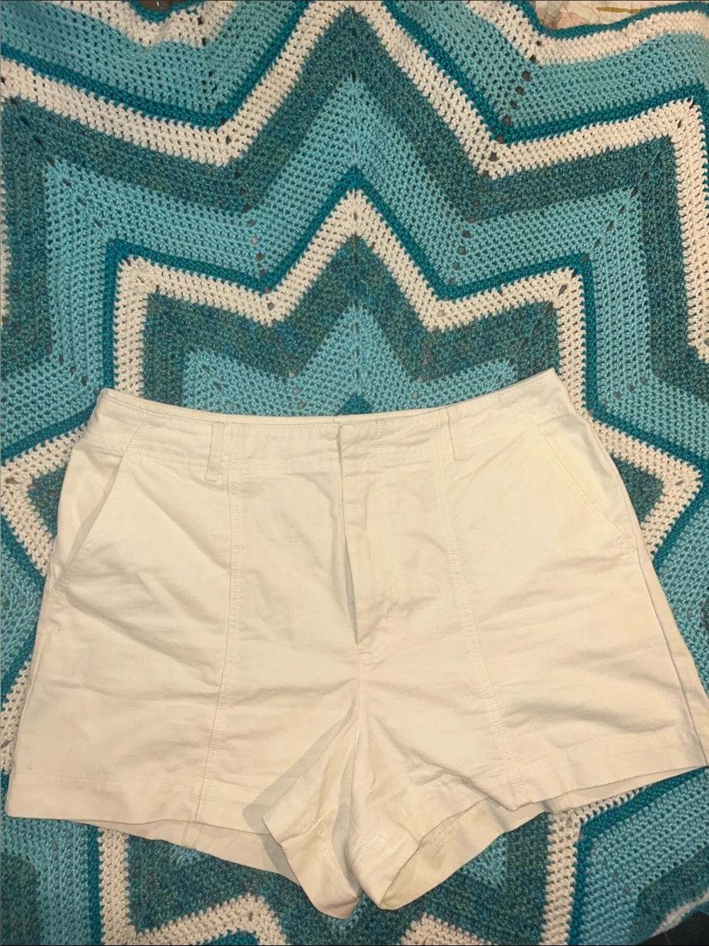 Universal Thread White High-Rise Women's Shorts 3’ in seam sz 12 NWT
